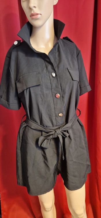 Joli combishort noir taille 38