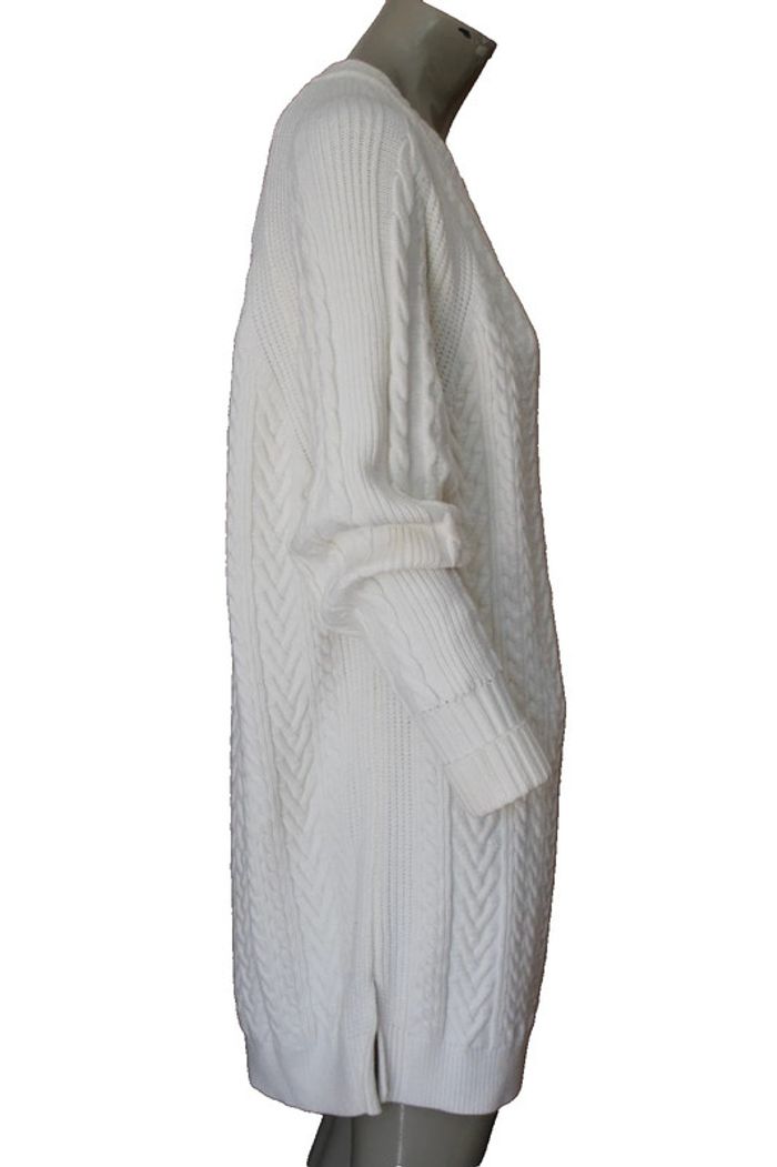 robe pull coupe oversize courte en maille torsades marque zara taille indiquée S = 36/38/38 - photo numéro 3
