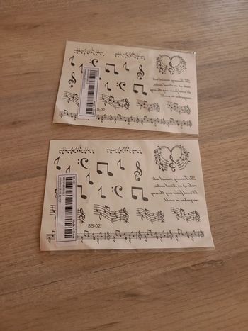 Lot de 2 planches de musique décalcomanie neuves