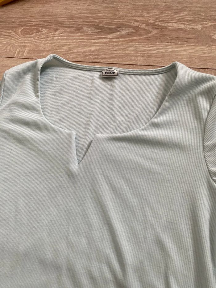 T-shirt col V taille M - photo numéro 2