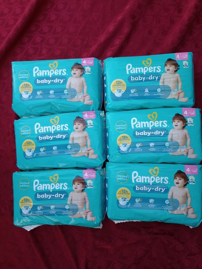 Six paquets de couches Pampers baby-dry T4 taille