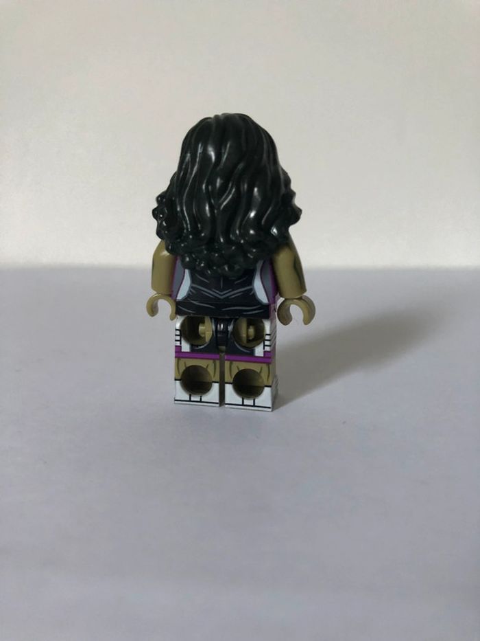 Figurine type lego She-hulk. Marvel - photo numéro 3