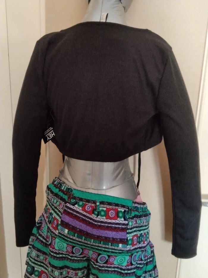 Crop-top manches longues.marque NLY trend (A79) - photo numéro 4