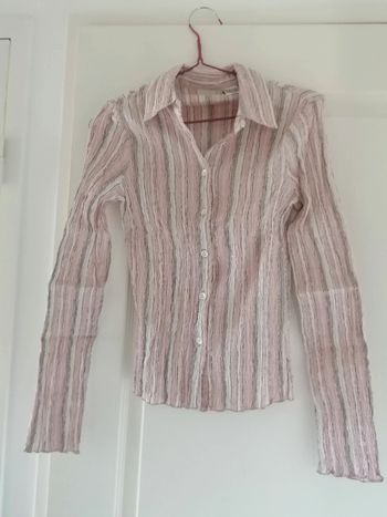Chemise manches 3 /4 taille 40 portée une ou 2 fois comme neuve