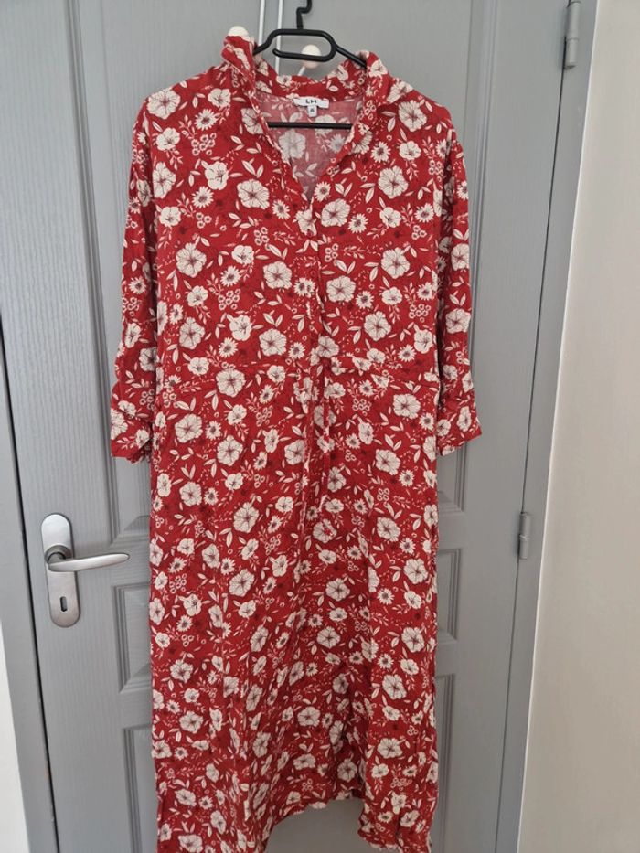 Robe longue fleuri rouge crème taille 44-46 très bon état