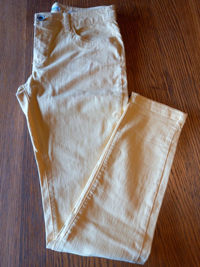 Pantalon jaune paille