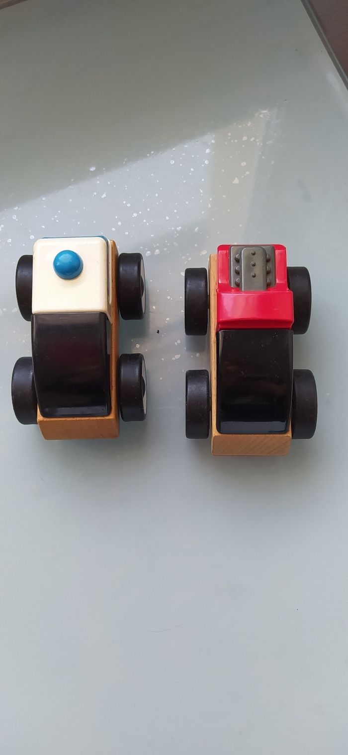 Lot de 2 petites voitures Lillabo en bois - photo numéro 2