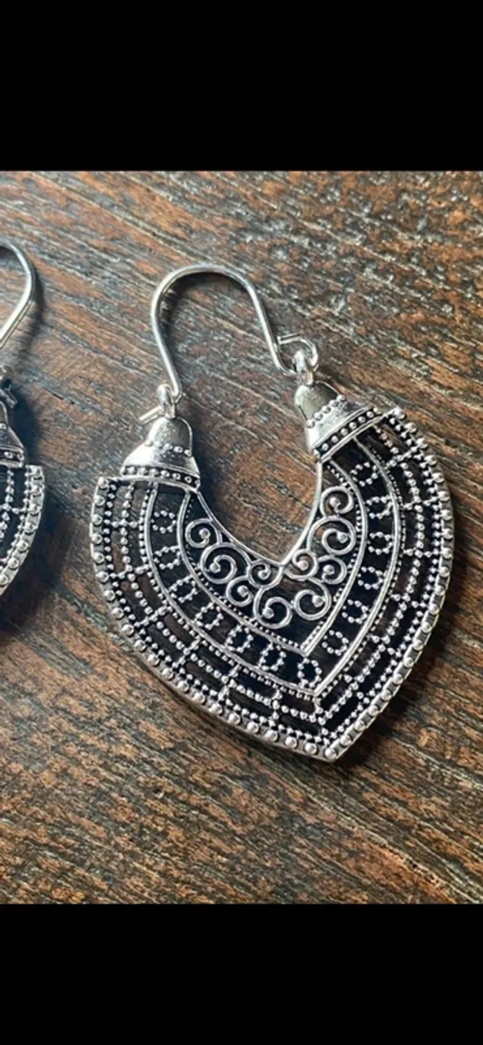 Magnifique paire de boucles d’oreilles argentées, comme neuf - photo numéro 5