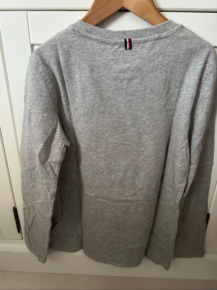 T-shirt manches longues tommy Hilfiger gris taille 140 cm neuf avec étiquette - photo numéro 3
