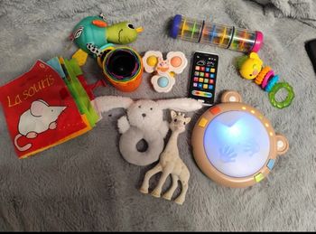 Lot de 10 jouets bebe puériculture motricité eveil 