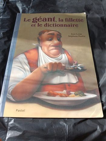 Le géant la fillette et le dictionnaire