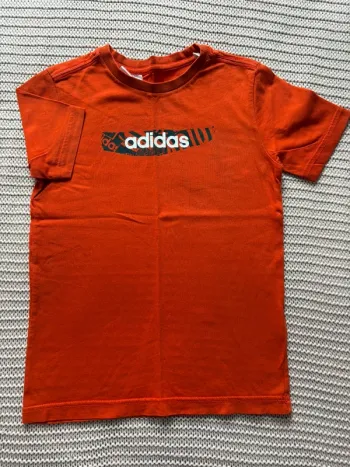 T-shirt adidas garçon XS correspondant à un 9/10 ans orange