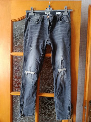 Jean skinny gris à trou 