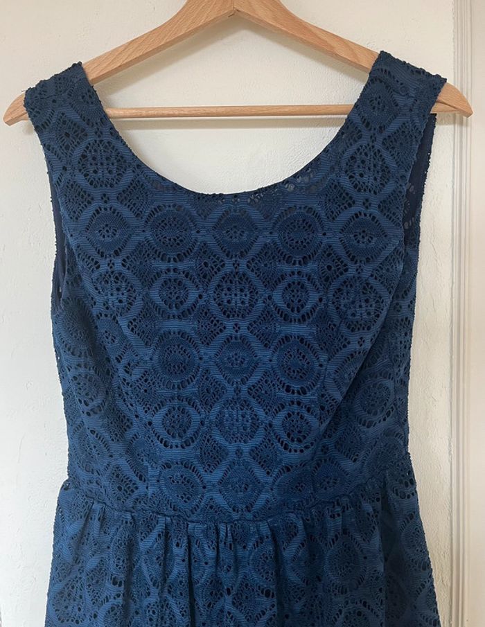 💙 Robe courte dos nu en dentelle bleu marine Molly Bracken taille xs Navy Blue Lace Short Dress - photo numéro 5