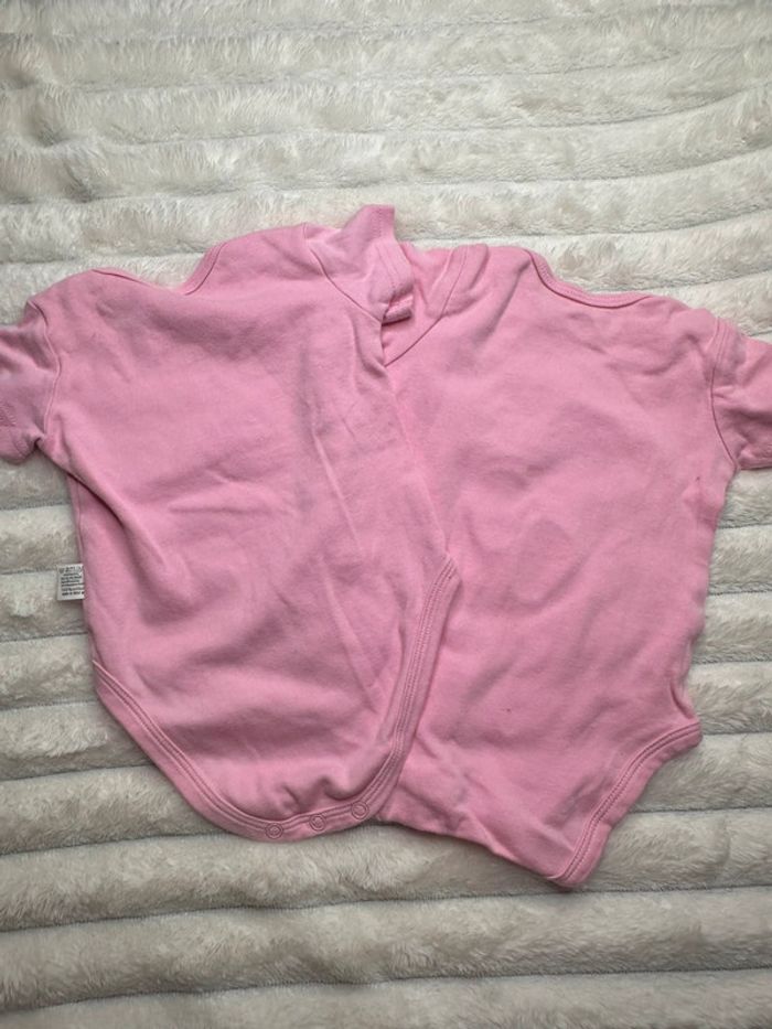 Lot bodies et tee shirt Disney - photo numéro 2