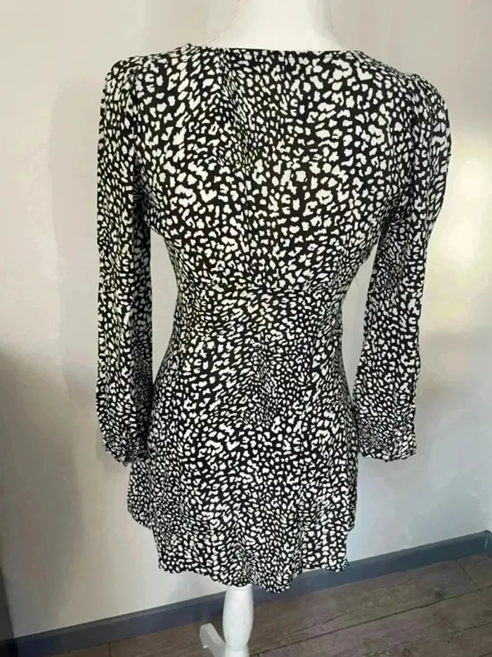 Robe décolleté Zara taille 34 - photo numéro 3