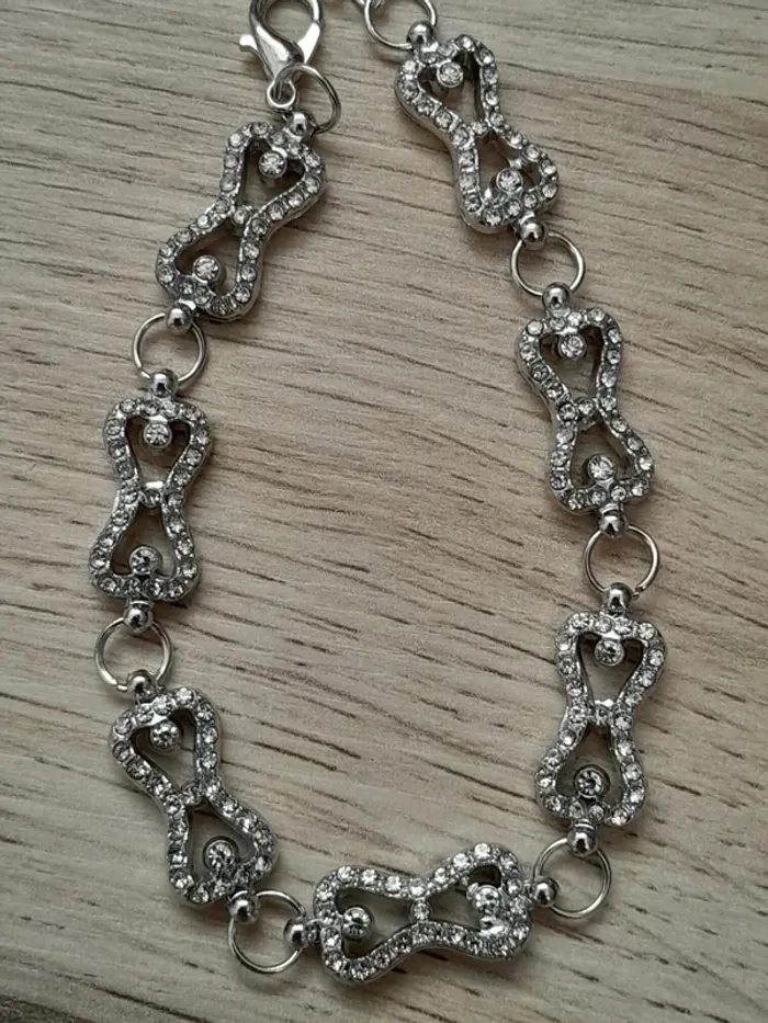 Bracelet avec strass, plaqué argent, porté par Caroline Forbès dans Vampire Diaries - photo numéro 2