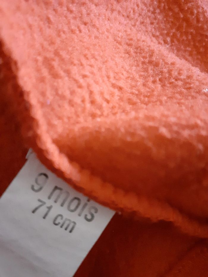 Polaire rouge - 9 mois - photo numéro 7