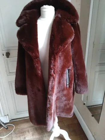 Manteau The Kooples fausse fourrure marron – T40, mi-long, chaud & neuf