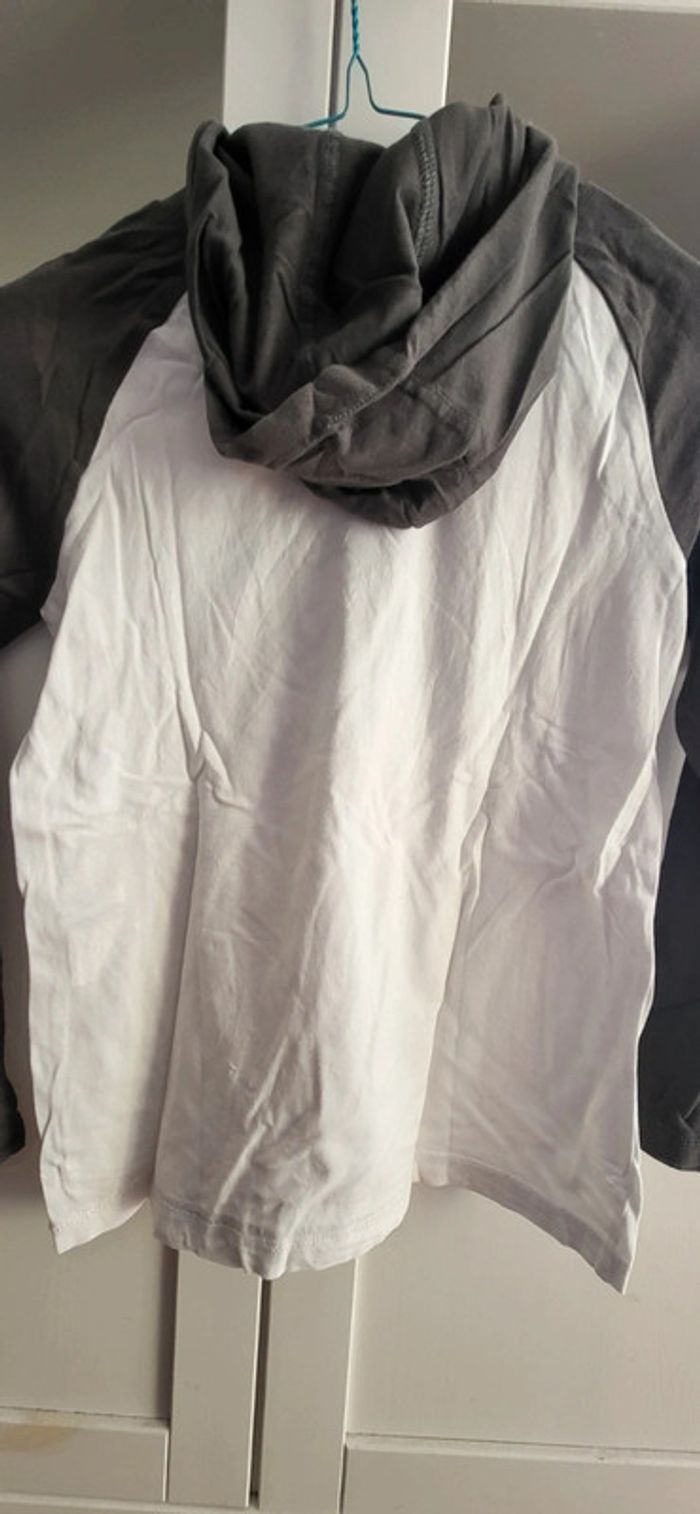 T shirt à capuche 10 ans - photo numéro 4