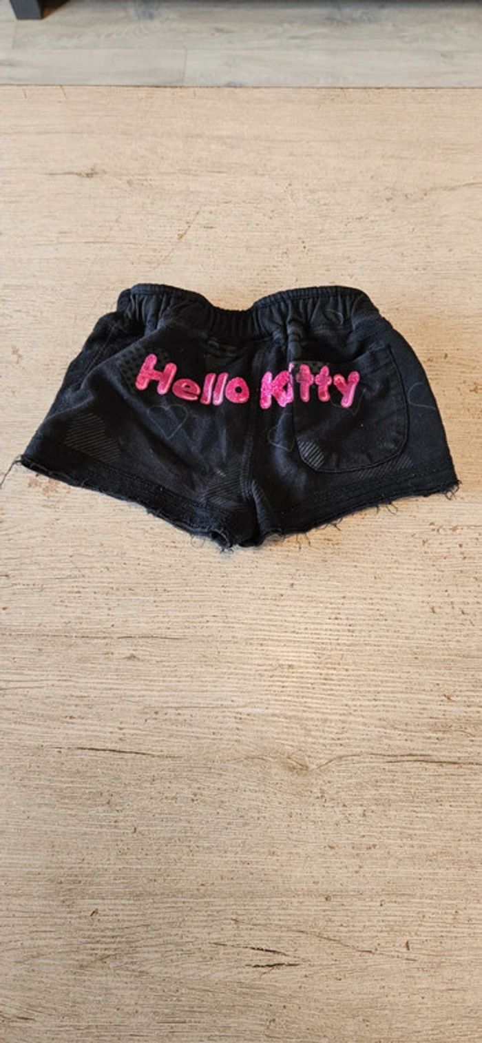 Short fille noir, Hello Kitty, en excellent état, convient pour du 6 à 8 ans - photo numéro 5