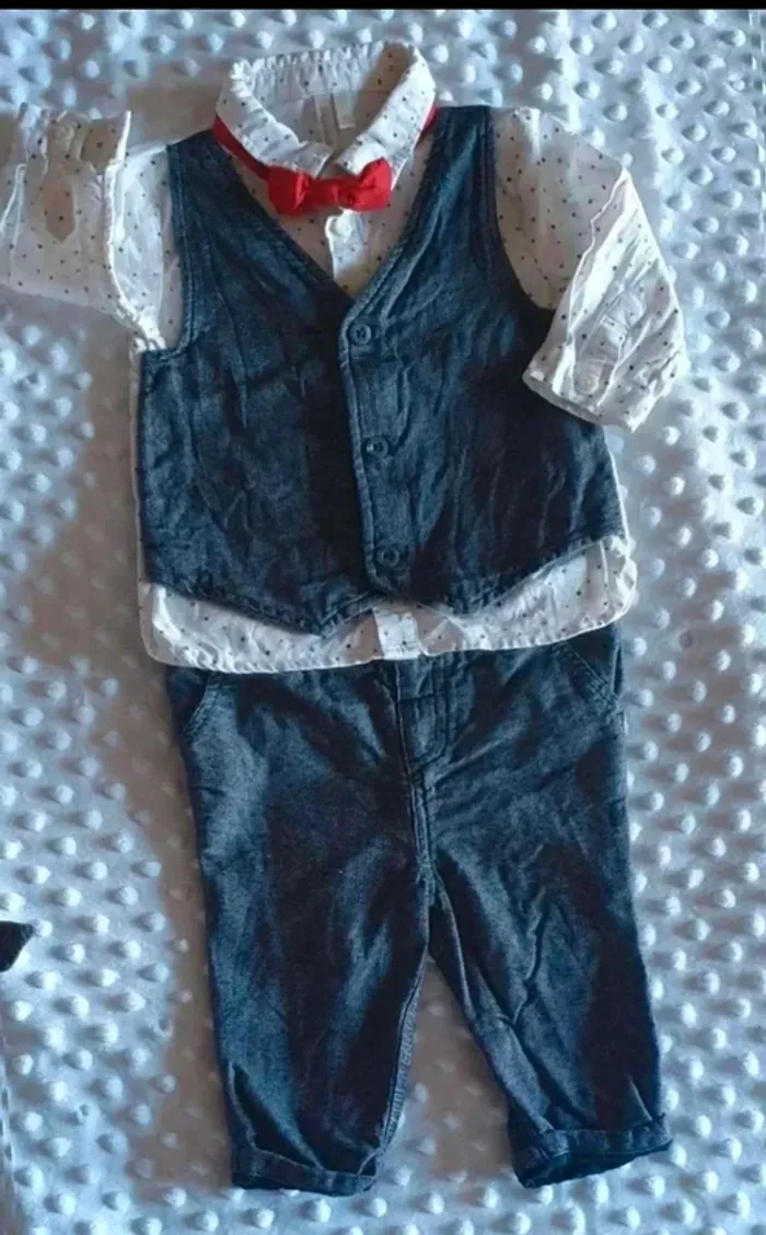 Ensemble  chemise et  pantalon avec  nœud  papillon