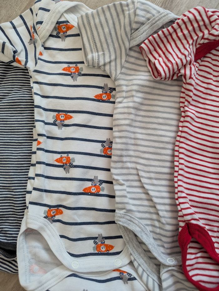 Lot bodys 3 mois - photo numéro 2