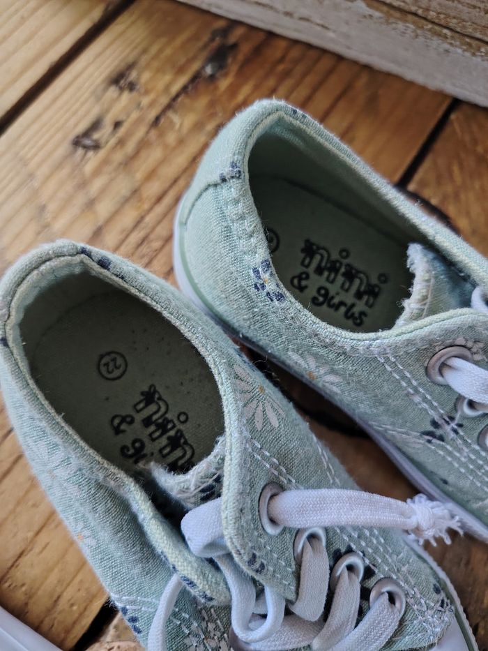 Lot 2 paires baskets fille taille 22 - photo numéro 5