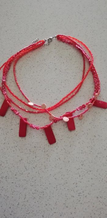 Collier rouge