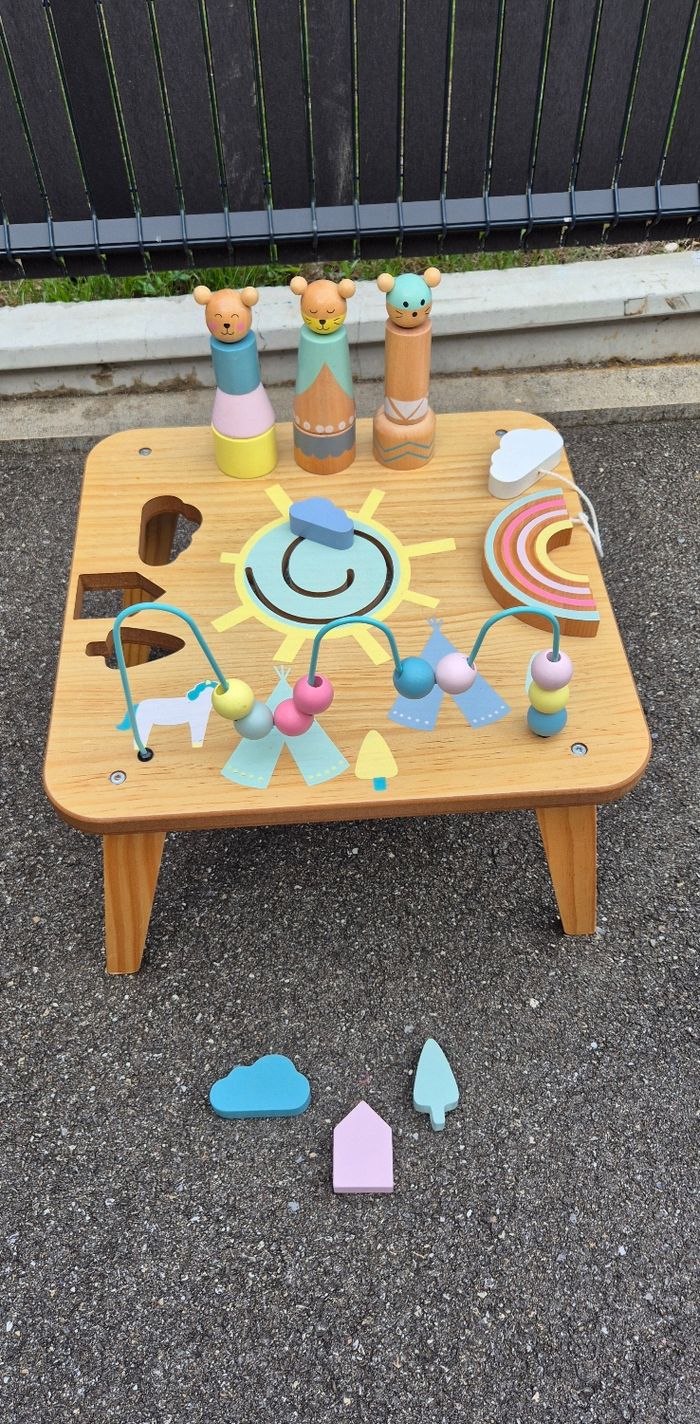 Table d'activités en bois