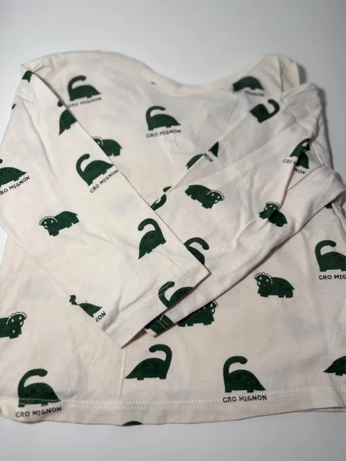 T-shirt dinosaures tape à l’œil