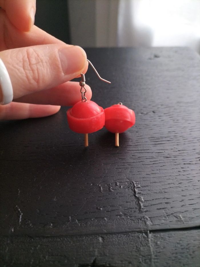 Boucles d'oreilles sucettes rouges en pâte Fimo - photo numéro 3