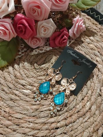 🦋Paire de boucle d'oreille bleu et doré🦋