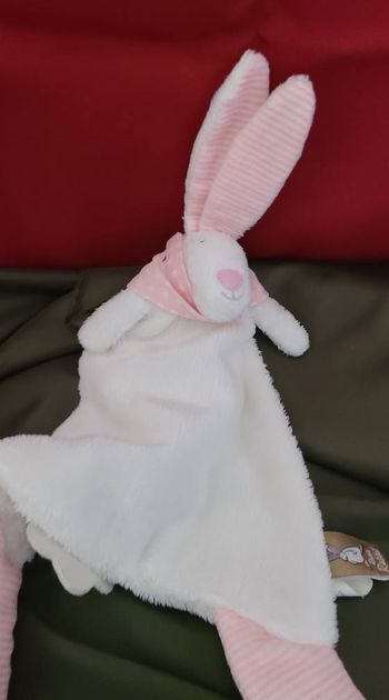 Doudou-sucette pour bébé Rufus Bunny Rabbit Blanketie de The Little Dog Company, rose