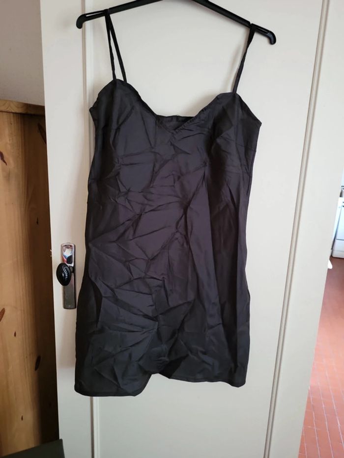 Robe noire ou nuisette