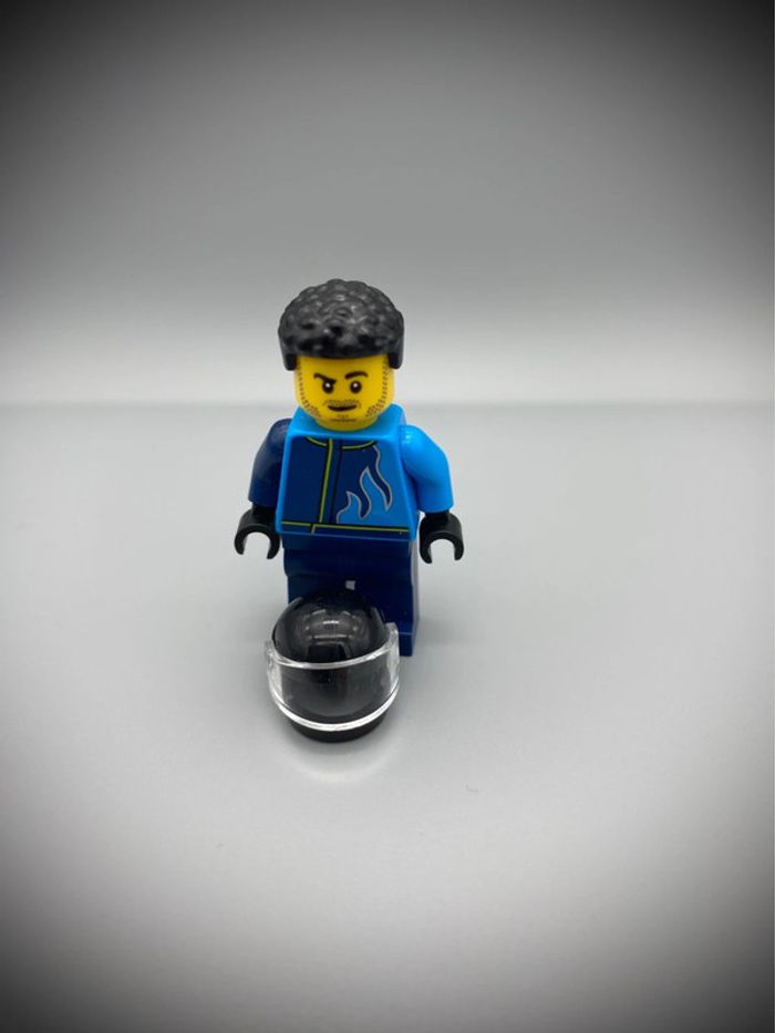 Minifigurine LEGO City cty1760 - Pilote de Monster Truck - Très bon état - photo numéro 3