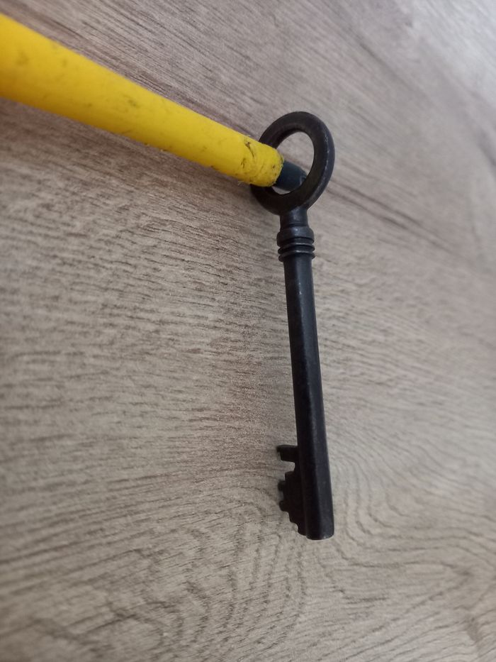 Clé ancienne en métal " 8,6 cm " - photo numéro 4