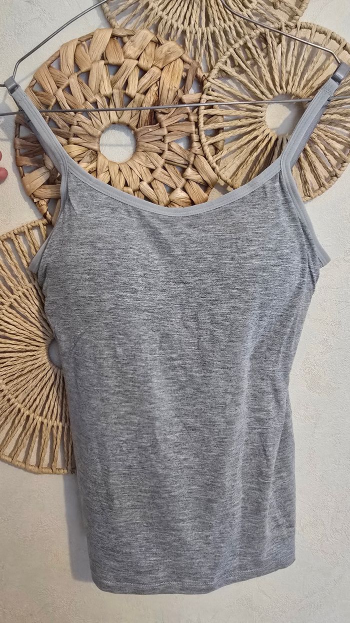 Débardeur avec brassière integrée - photo numéro 4