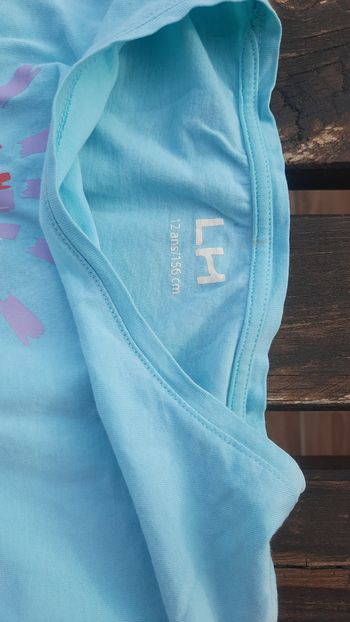 T-shirt bleu à motif 