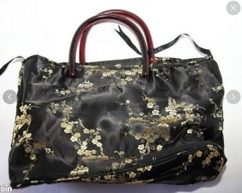 Sac style chinois satiné doré et noir