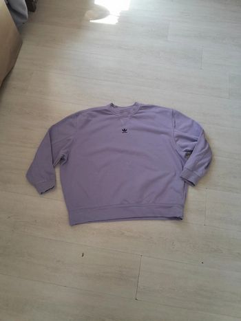 Très beau sweat adidas brodé taille 48 ou peu être porté  oversize