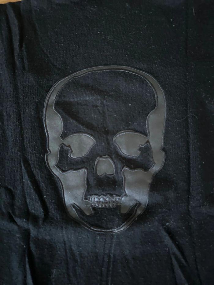 Pull col V tête de mort - photo numéro 2