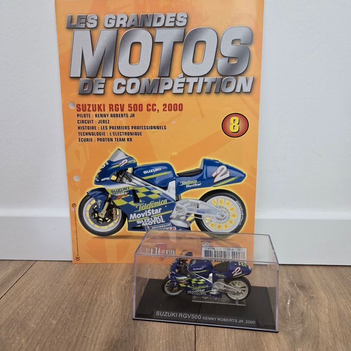Moto 1:24 avec socle, vitrine et fascicule - photo numéro 3