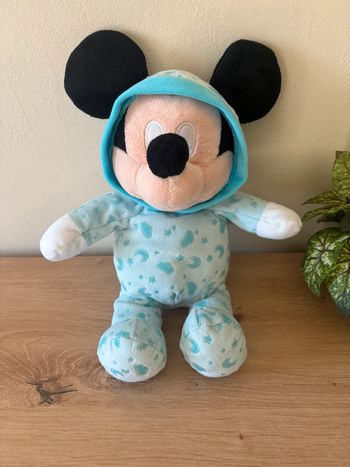 Doudou souris Mickey pyjama bleu lune étoile phosphorescent Disney nicotoy