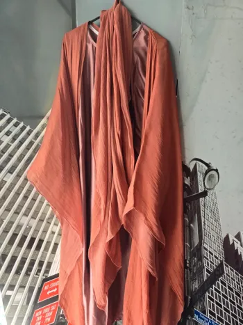 Abaya 3 pièces couleur brique – taille 54 – très beau rendu