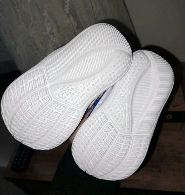 Basket nike neuf 18.5 - photo numéro 3