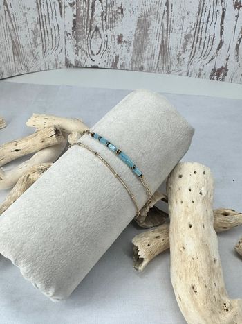 Bracelets plusieurs rangs en acier or et pierre cristal turquoise