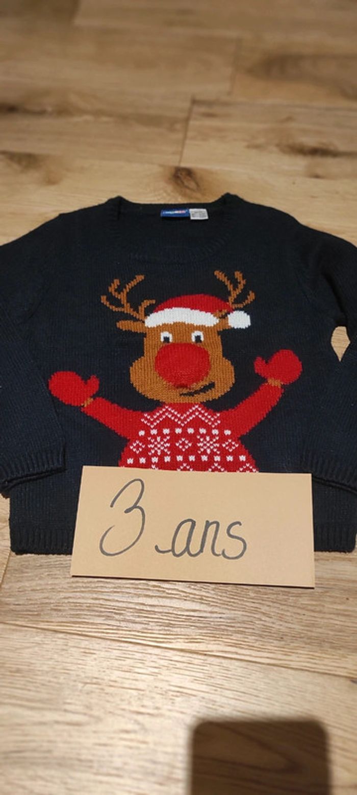 pull de Noël avec un renne