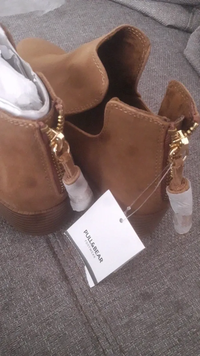 Tres belle bottines a talons, Chaussures pull and bear taille 37 neuve avec étiquette - photo numéro 2