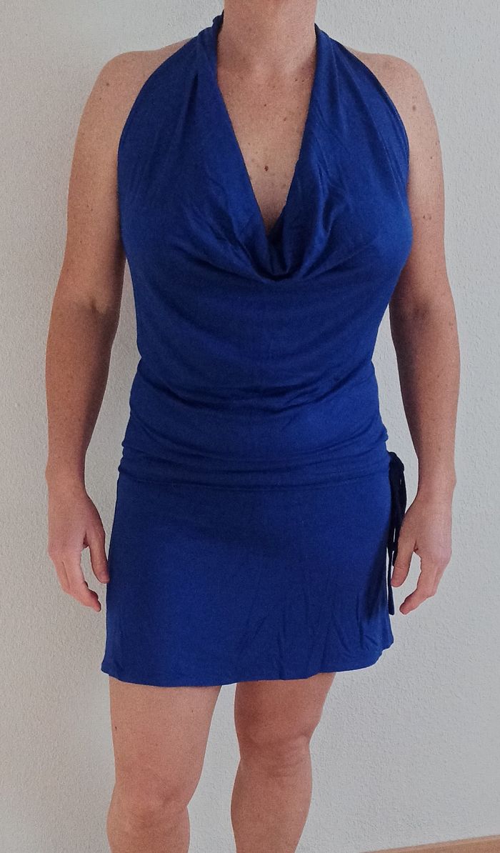 Robe décolletée et dos nu - photo numéro 3